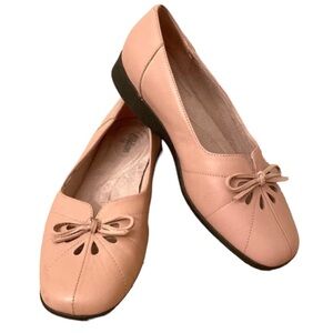 Cobbie Cuddlers Women’s Light Pink Leather Bow Round Toe Flat Shoes Size 7.5W